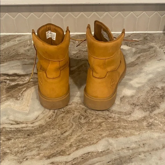 Men’s 9 1/2 timberland boots - Picture 4 of 5